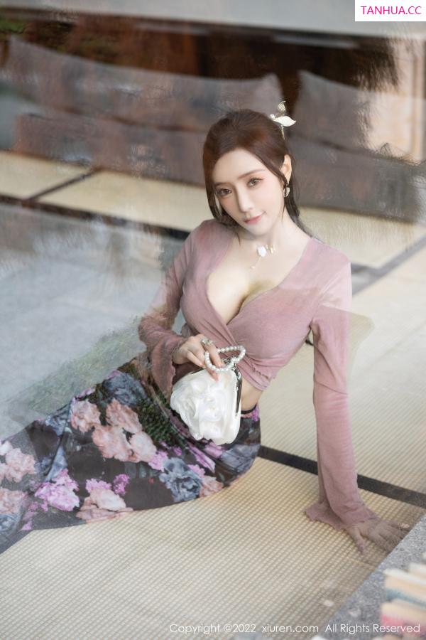 王馨瑶  [XiuRen]高清写真图 2022.12.12 No.5985 王馨瑶yanni 美腿长裙第8张图片